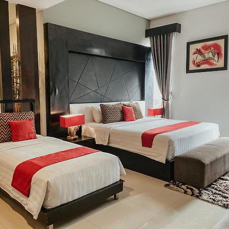 Prima Sr Hotel & Convention Yogyakarta Слеман Екстериор снимка