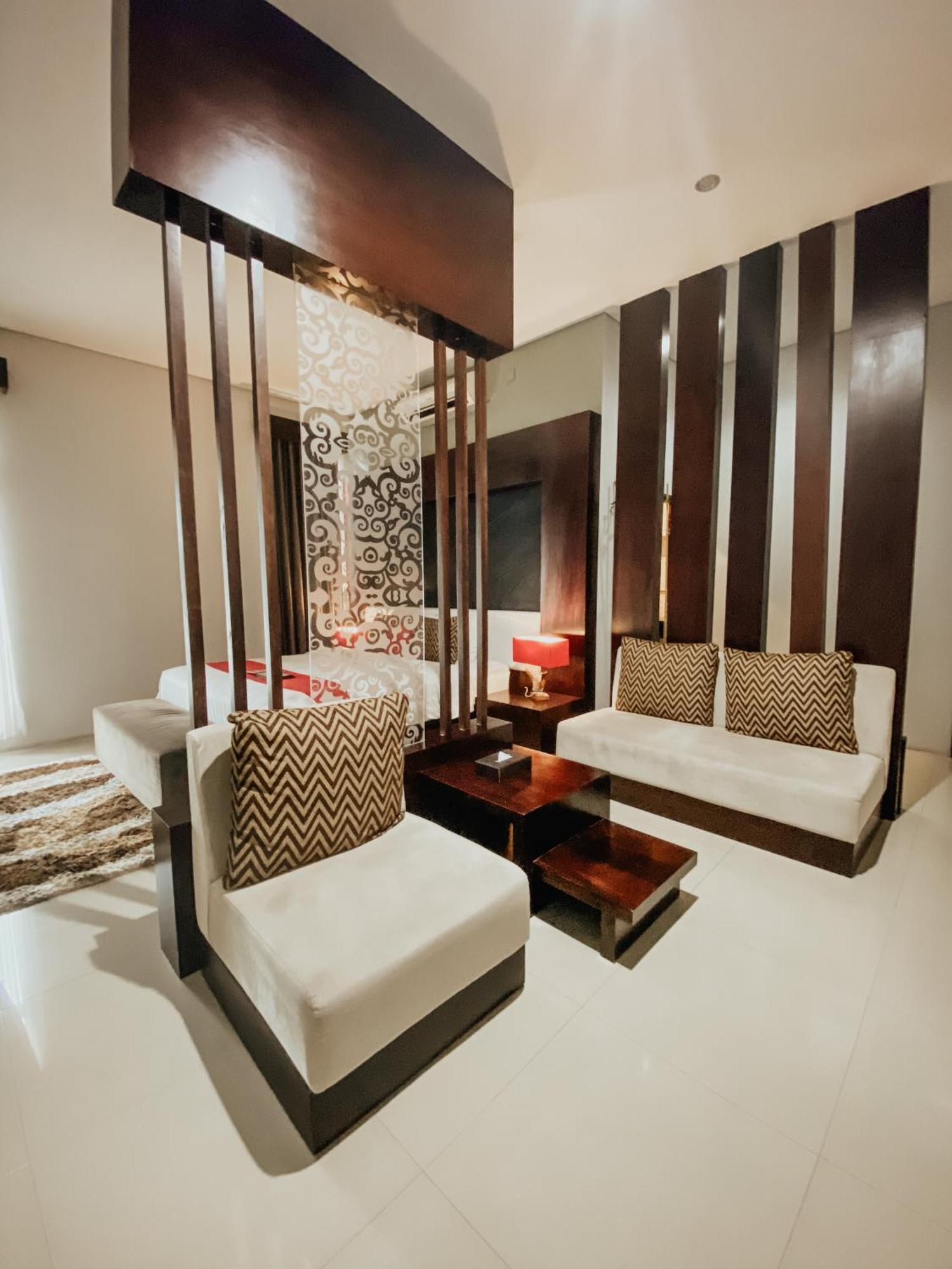 Prima Sr Hotel & Convention Yogyakarta Слеман Екстериор снимка