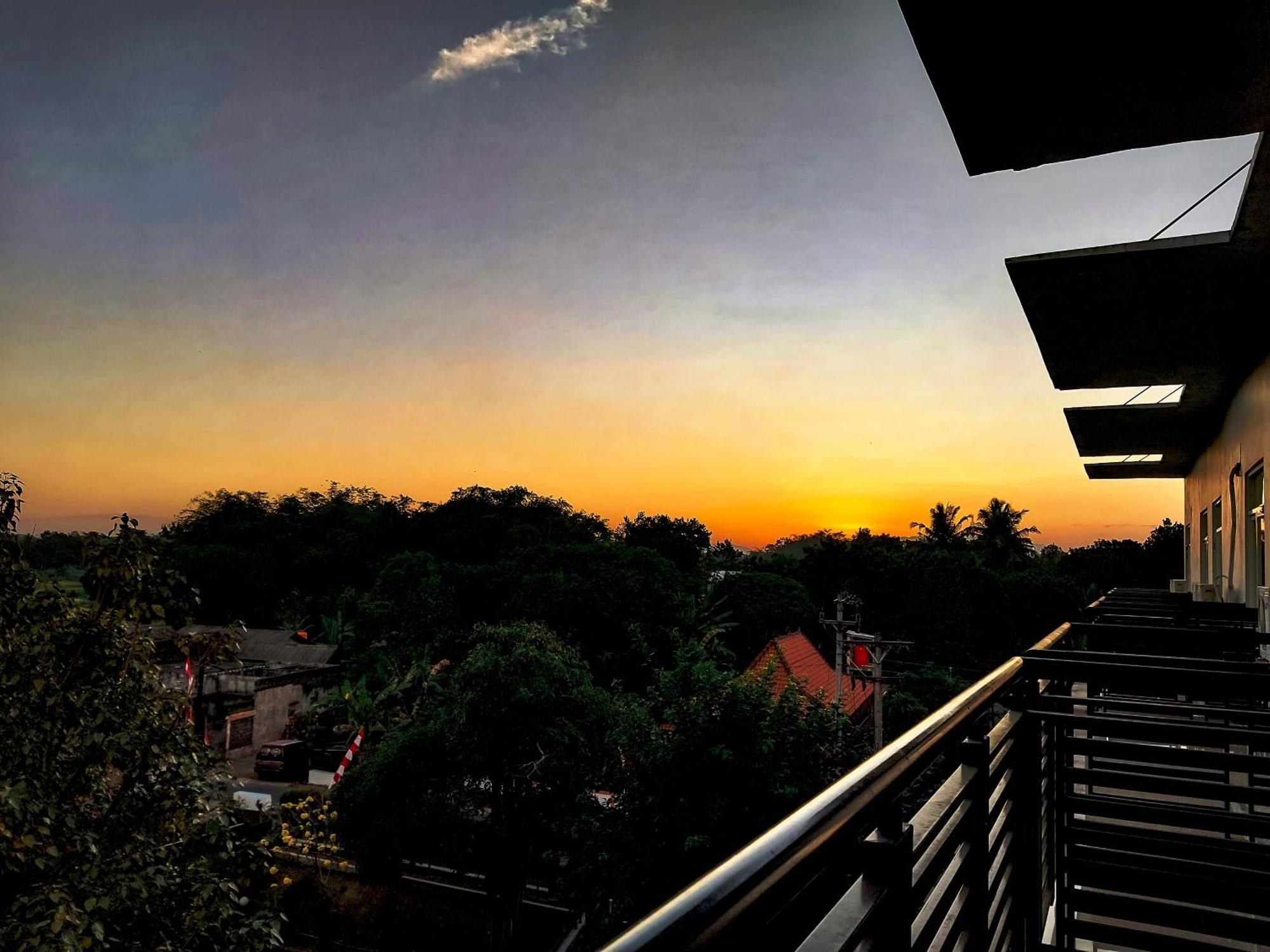 Prima Sr Hotel & Convention Yogyakarta Слеман Екстериор снимка