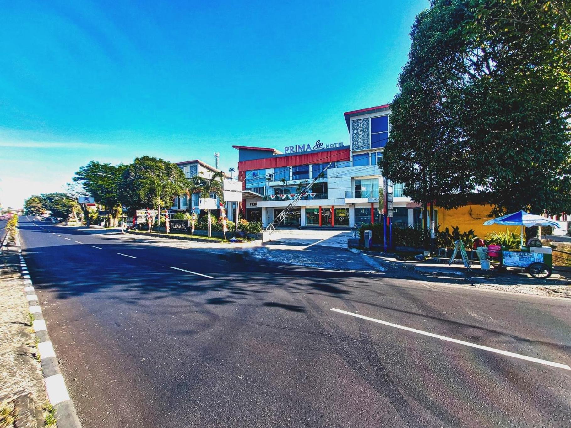 Prima Sr Hotel & Convention Yogyakarta Слеман Екстериор снимка
