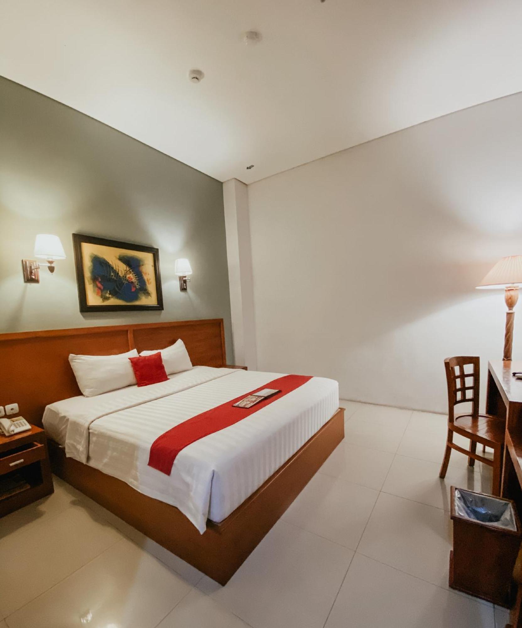 Prima Sr Hotel & Convention Yogyakarta Слеман Екстериор снимка