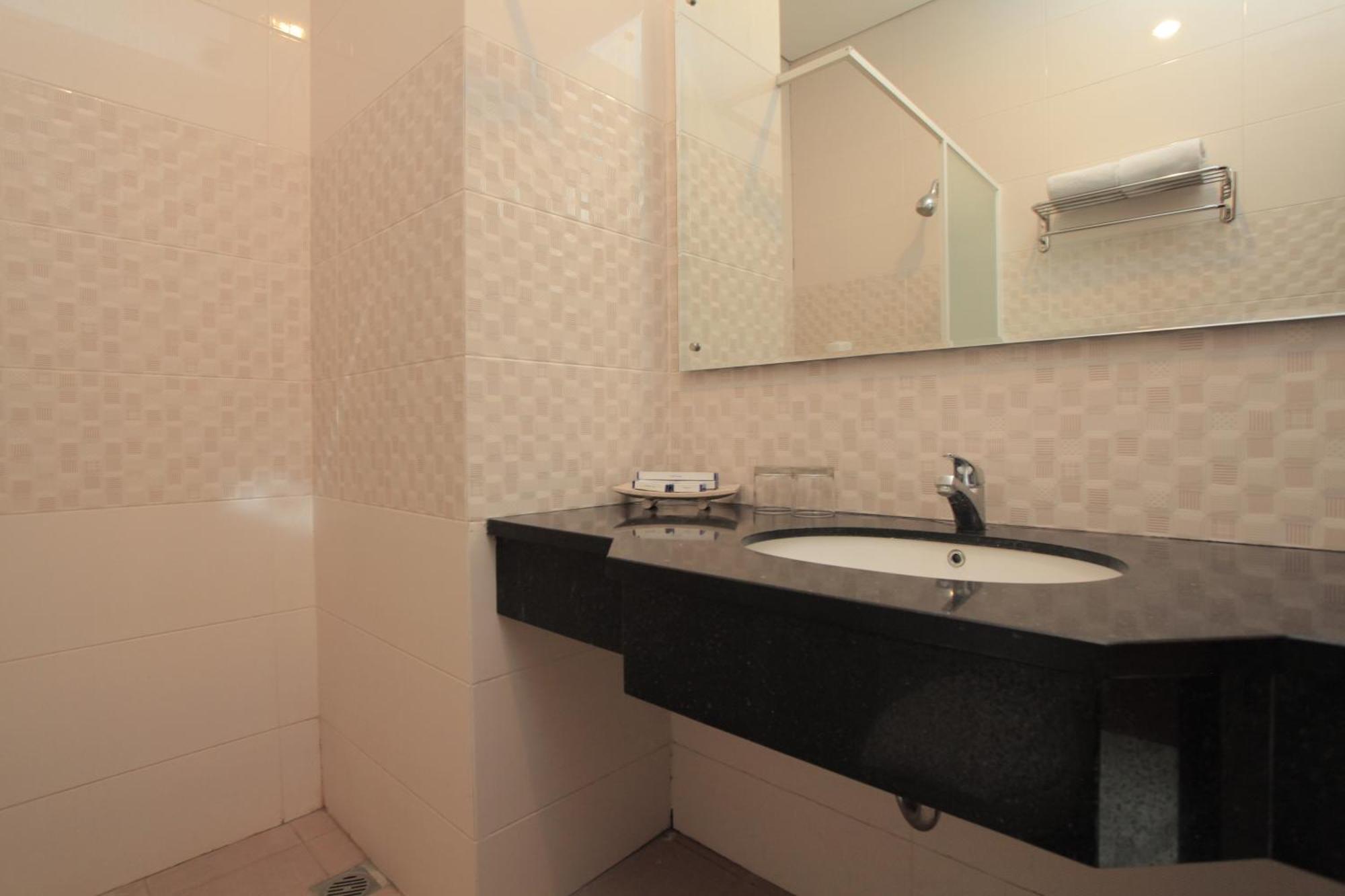 Prima Sr Hotel & Convention Yogyakarta Слеман Екстериор снимка