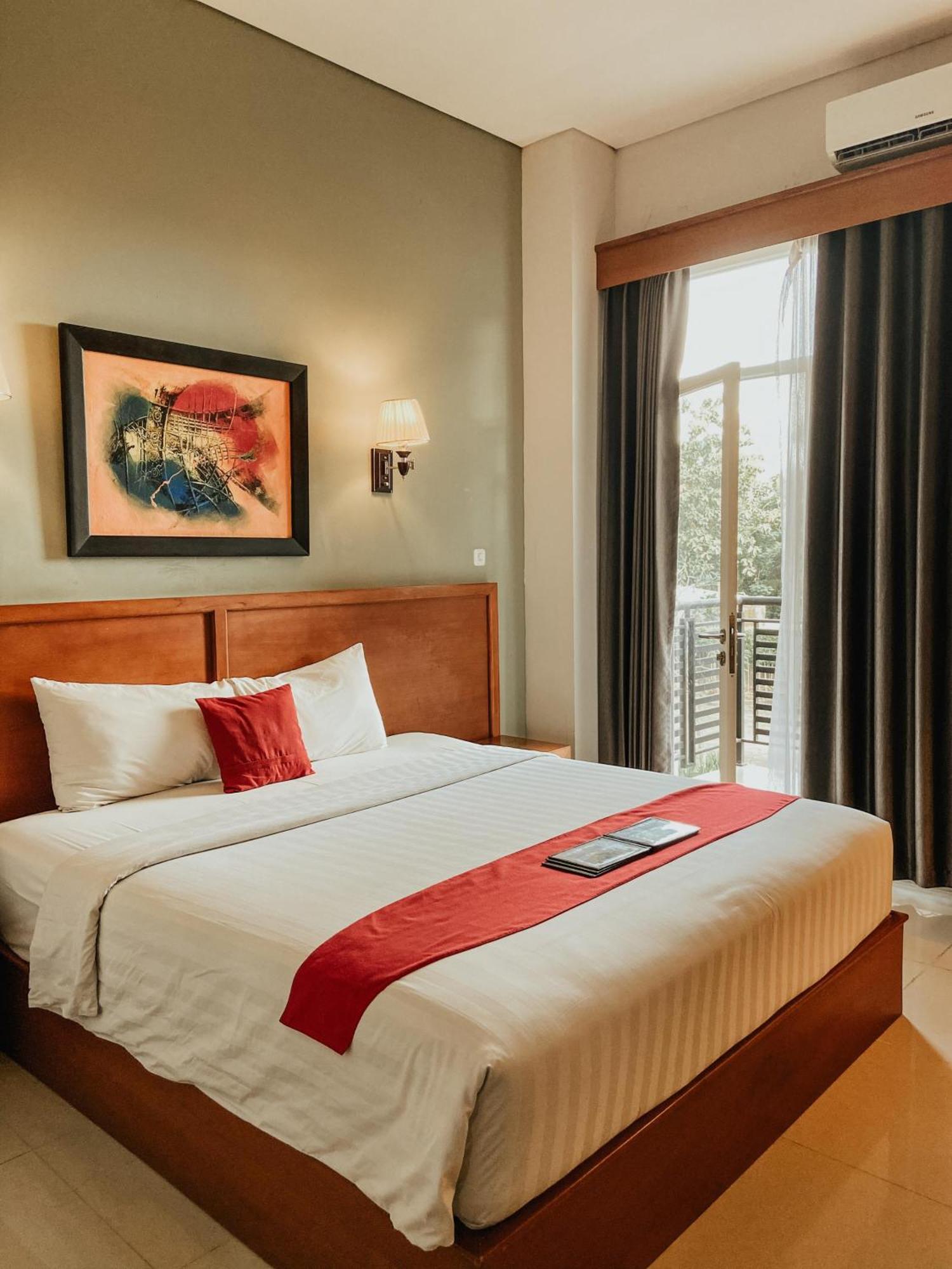 Prima Sr Hotel & Convention Yogyakarta Слеман Екстериор снимка
