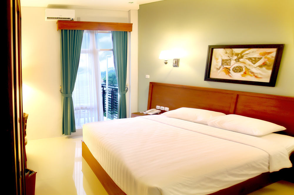 Prima Sr Hotel & Convention Yogyakarta Слеман Екстериор снимка