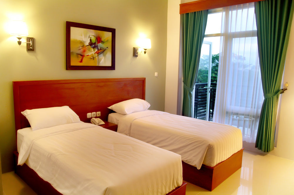 Prima Sr Hotel & Convention Yogyakarta Слеман Екстериор снимка