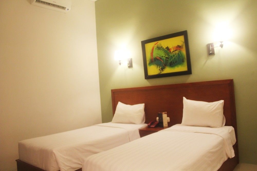 Prima Sr Hotel & Convention Yogyakarta Слеман Екстериор снимка