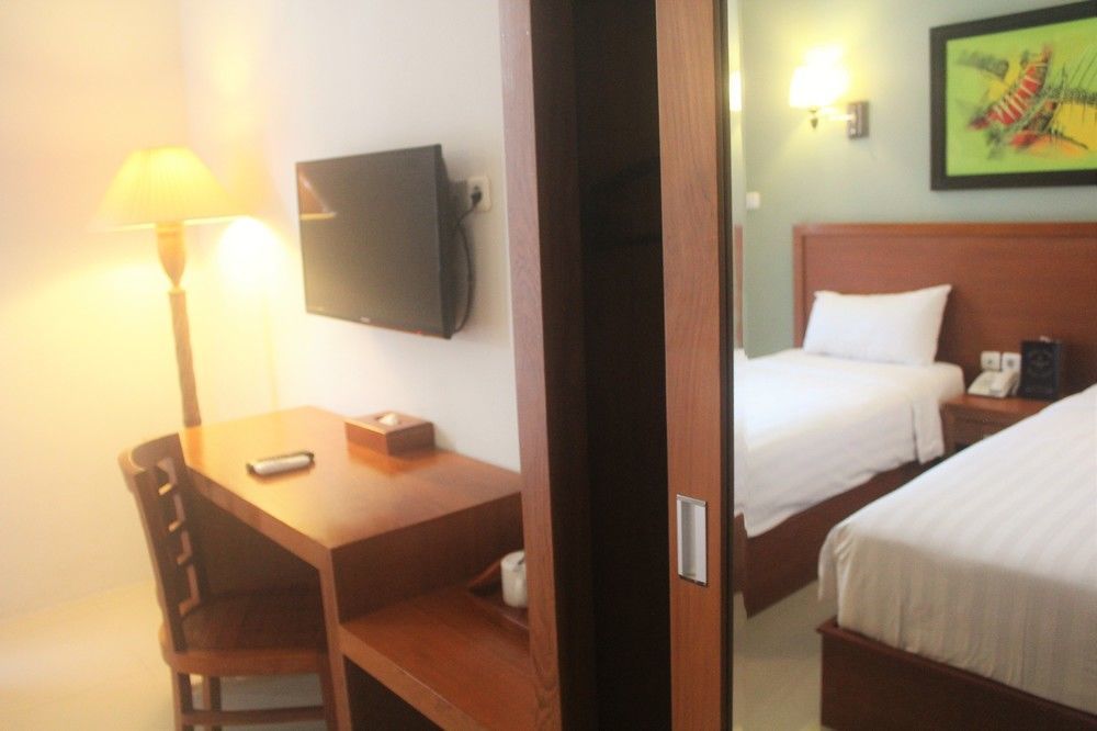 Prima Sr Hotel & Convention Yogyakarta Слеман Екстериор снимка