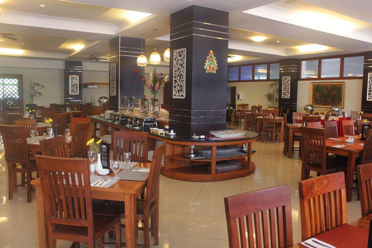 Prima Sr Hotel & Convention Yogyakarta Слеман Екстериор снимка