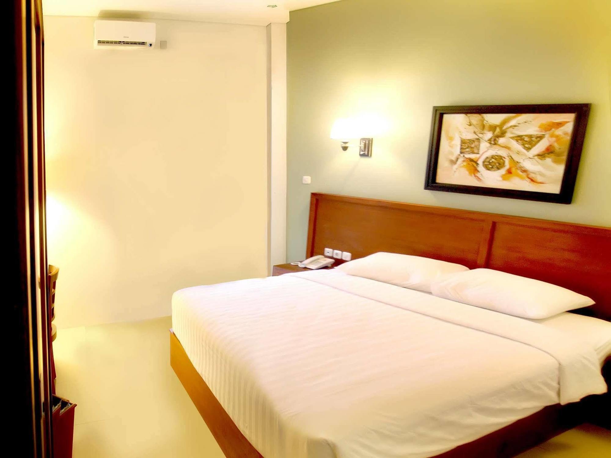 Prima Sr Hotel & Convention Yogyakarta Слеман Екстериор снимка