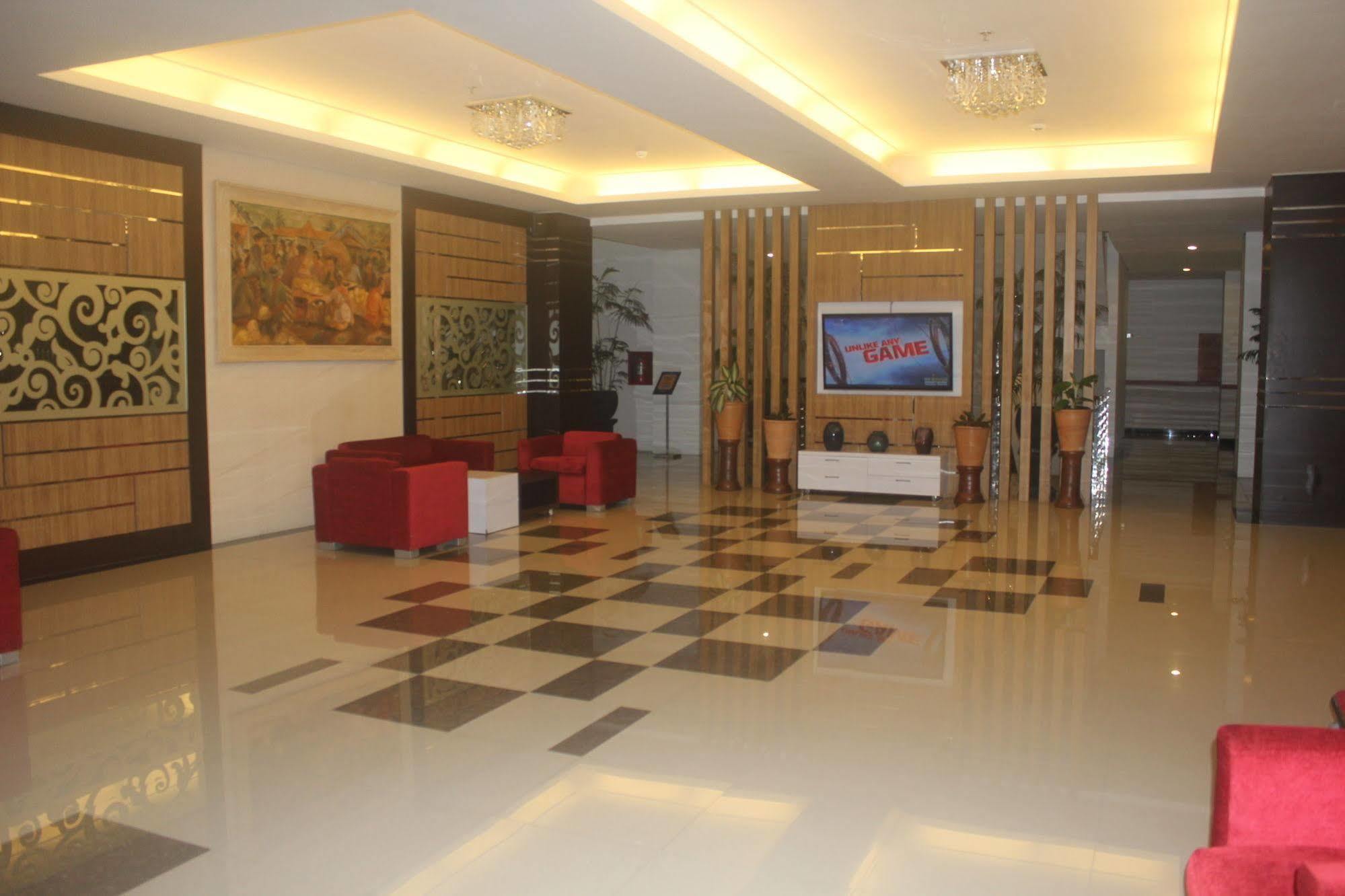 Prima Sr Hotel & Convention Yogyakarta Слеман Екстериор снимка
