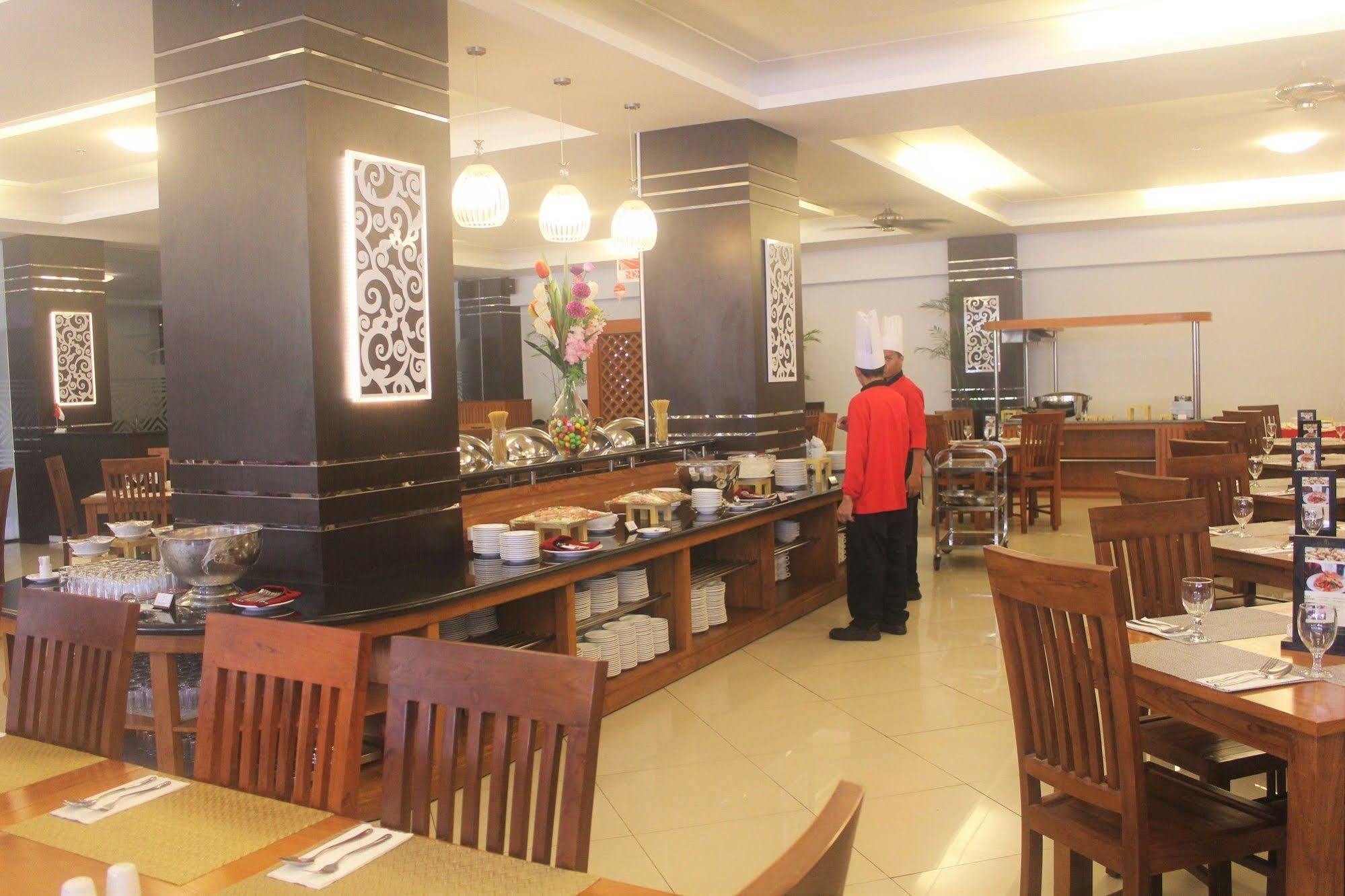Prima Sr Hotel & Convention Yogyakarta Слеман Екстериор снимка
