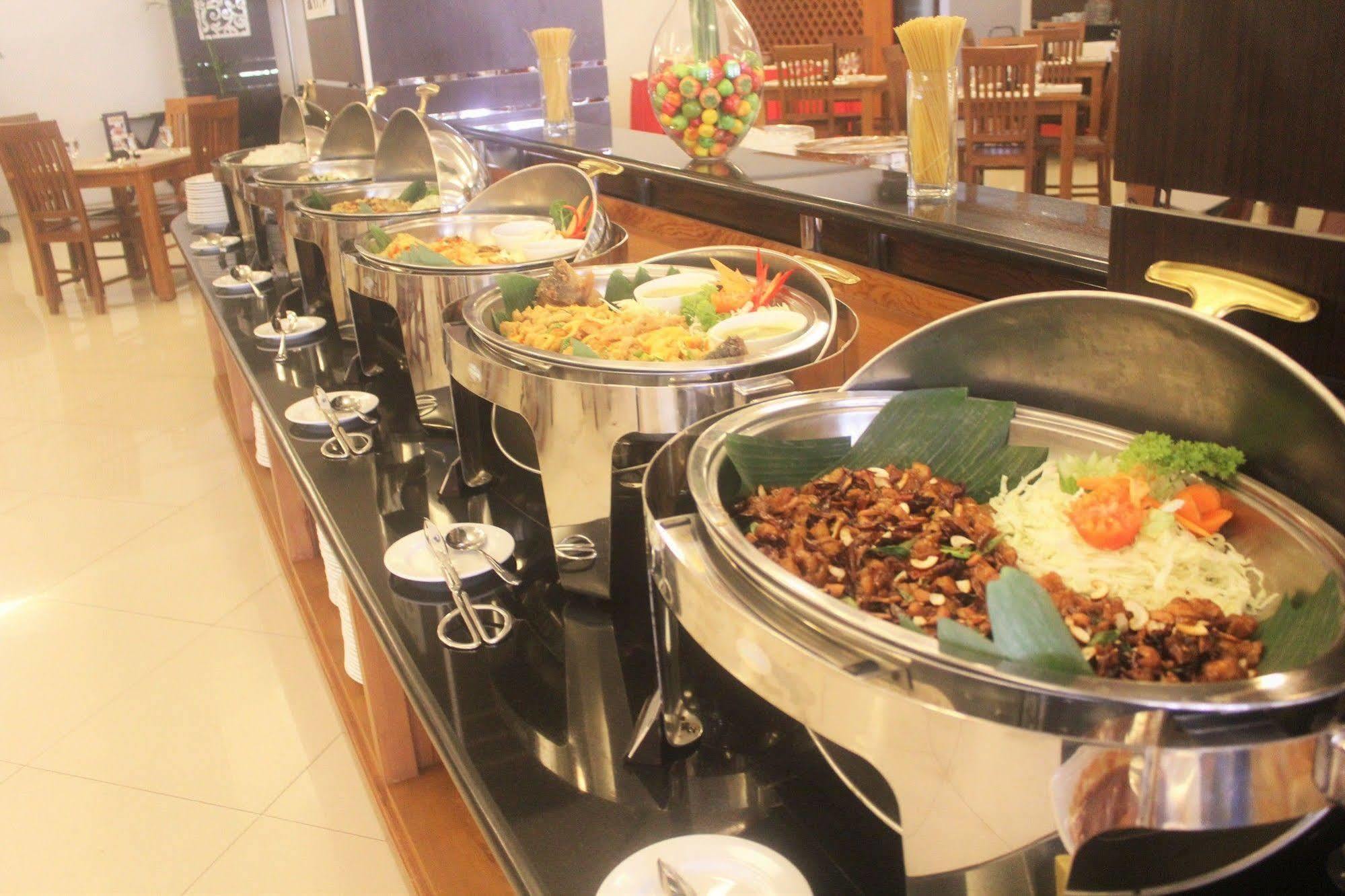 Prima Sr Hotel & Convention Yogyakarta Слеман Екстериор снимка