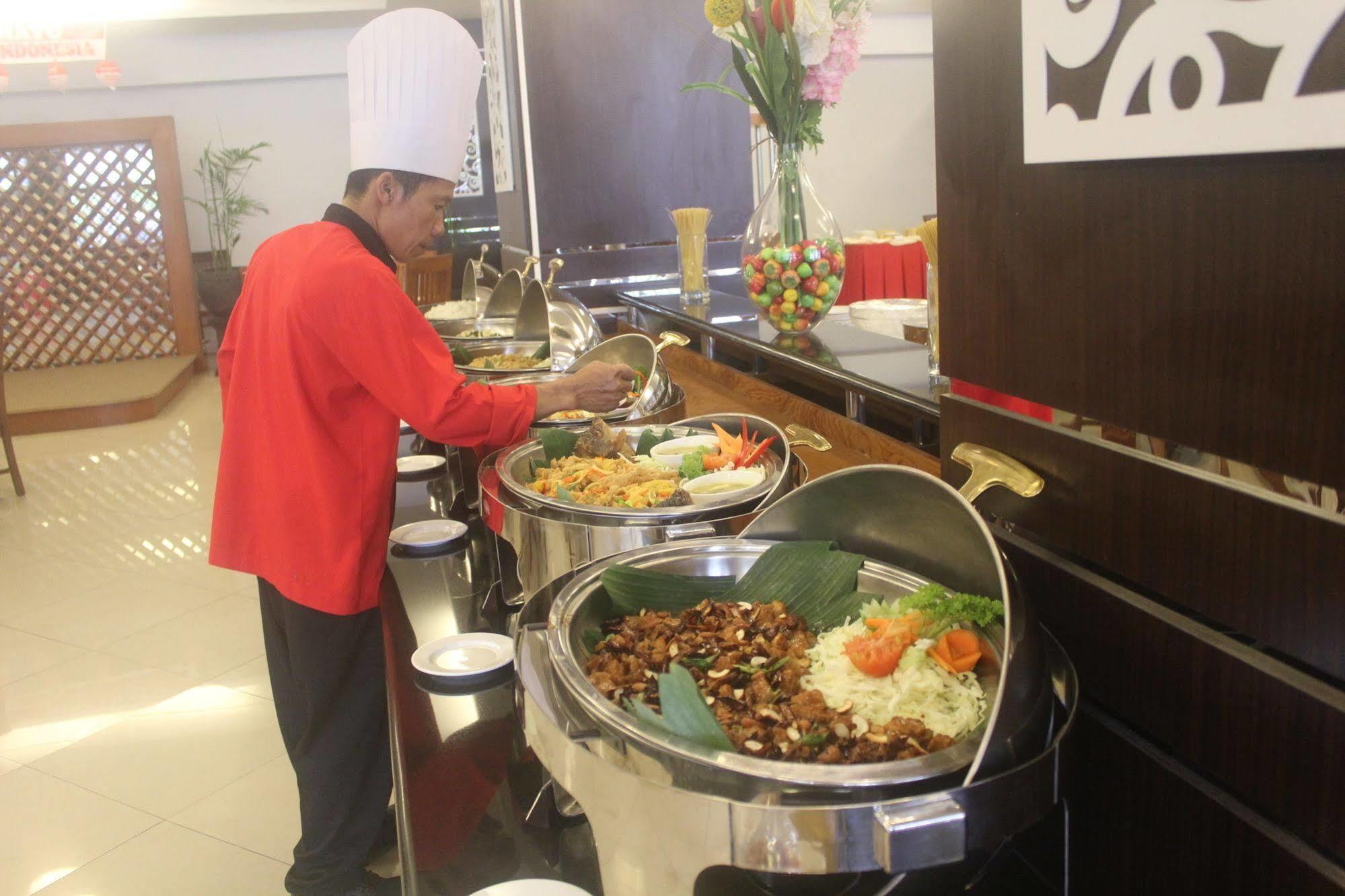 Prima Sr Hotel & Convention Yogyakarta Слеман Екстериор снимка